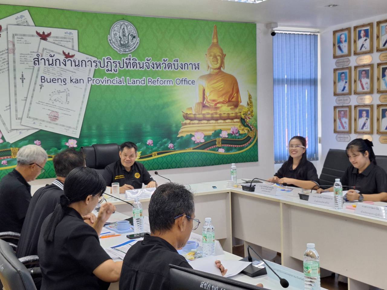 title - ผู้ตรวจราชการ ส.ป.ก. ลงพื้นที่จังหวัดบึงกาฬ ประชุมติดตามความก้าวหน้าผลการดำเนินงาน พร้อมตรวจเยี่ยมให้กำลังใจเกษตรกรต้นแบบผู้นำเกษตรกรรมยั่งยืนในเขตปฏิรูปที่ดิน 